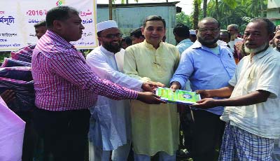 BETAGI(Barguna): Md Shahjahan Kabir, Chairman, Betagi Upazila Parishad distributing relief among the needy people of the Upazila as Chief Guest organised by Kuwait Joint Relief Committee (KJRC) on Thursday.