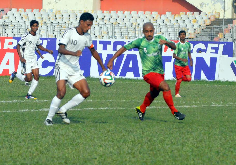 An action from the match of the Marcel Bangladesh Championship League Football between Bangladesh Police Football Club and Agrani Bank Limited Sports Club at the Bangabandhu National Stadium on Tuesday. Police won the match 1-0.
