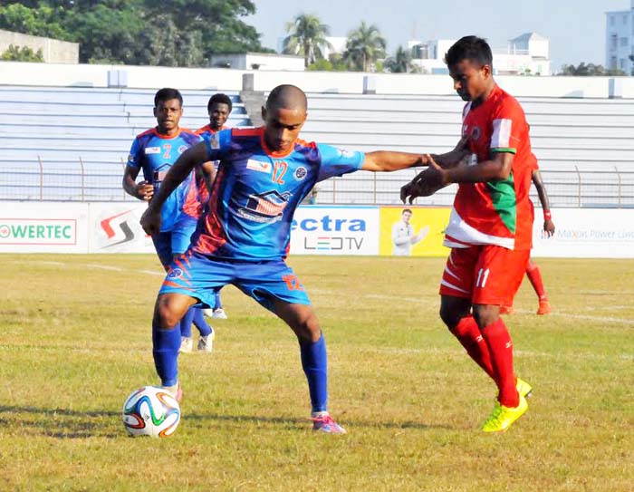 A scene from the match of the JB Group Bangladesh Premier League Football between Brothers Union and Muktijoddha Sangsad Krira Chakra at the Bir Muktijoddha Rafiquddin Bhuiyan Stadium in Mymensingh on Tuesday.