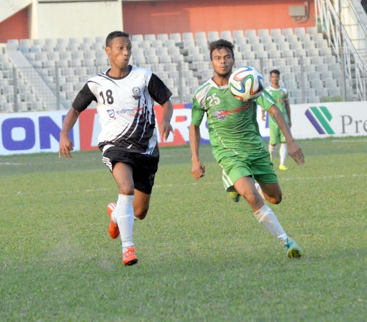 A moment of the Marcel Bangladesh Championship League football match between Karwan Bazar Pragati Sangha and Mohammedan Sporting Club Limited at Bir Shreshtha Shaheed Sepoy Mohammad Mostafa Kamal Stadium in the city's Kamalapur on Thursday.