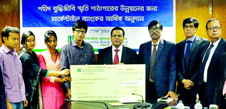 Mercantile Bank Limited donated Taka 2.00 (two) lakh to Shaheed Buddhijibi Smriti Pathagar as a part of its CSR activities recently in the city. Kazi Masihur Rahman, Managing Director of the bank handed over the cheque to Ali Md Abu Nayeem, President of P
