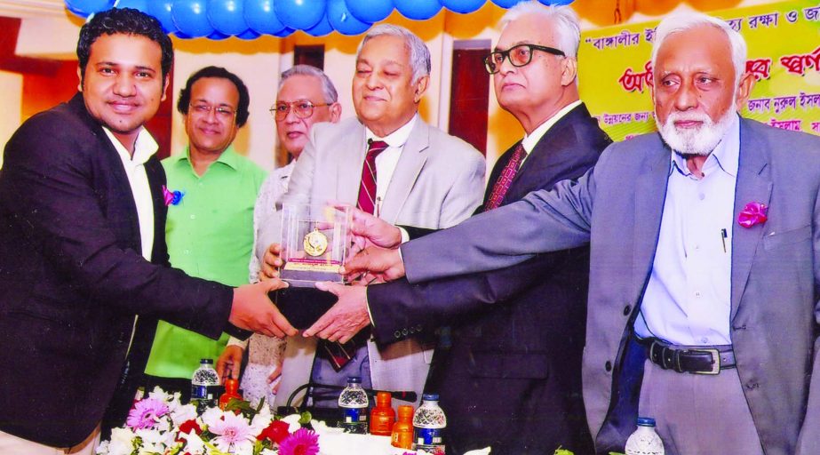 Former Chief Justice M Tafazzal Islam handing over Atish Dipankar Gold Medal to CEO of Dr Sirajul Islam Medical College Dr Nazmul Hasan for his contribution in medical services in the auditorium of Bishwa Sahitya Kendra in the city on Sunday.