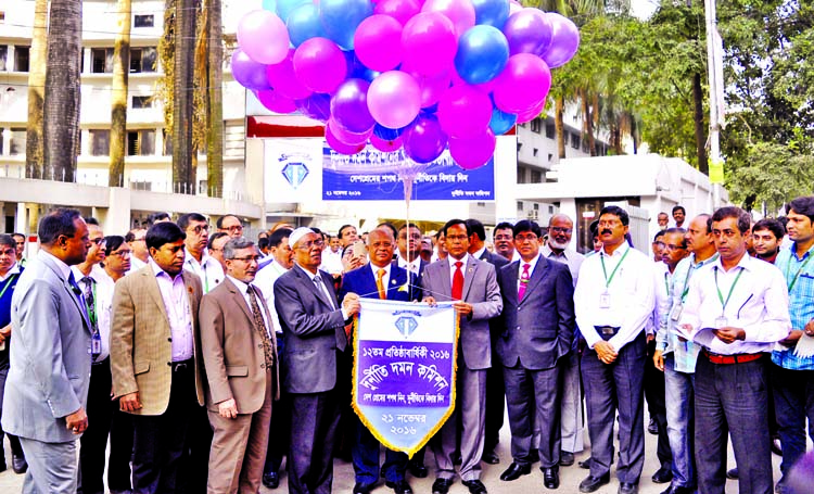 Anti-Corruption Commission Chairman Iqbal Mahmud inaugurating a programme by releasing balloons in front of the Commission in the city on Monday in observance of the 12th founding anniversary of the Commission.