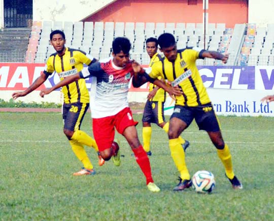 An action from the match of the Bangladesh Championship League Football between Agrani Bank Limited Sports Club and Saif Sporting Club Limited at the Bangabandhu National Stadium on Wednesday.