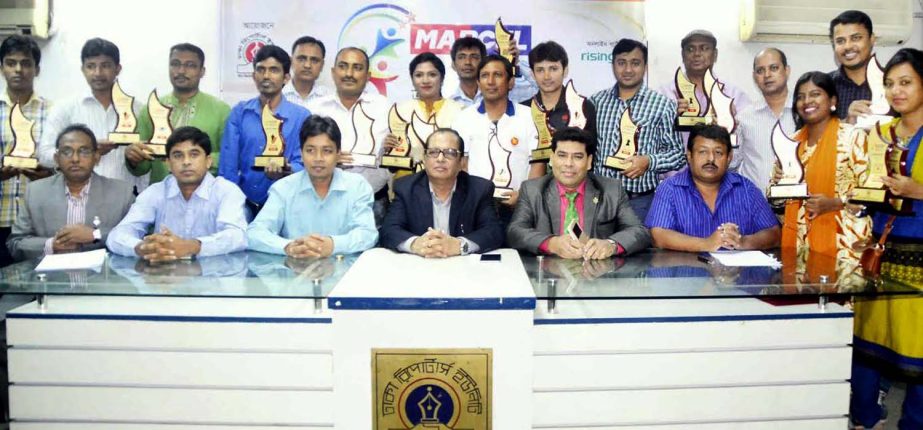 The winners of the Marcel-DRU Sports Festival with the chief guest State Minister for Youth and Sports Biren Sikder and the officials of Dhaka Reporters Unity (DRU) pose for a photo session at the Sagar-Runi Auditorium of DRU on Wednesday.