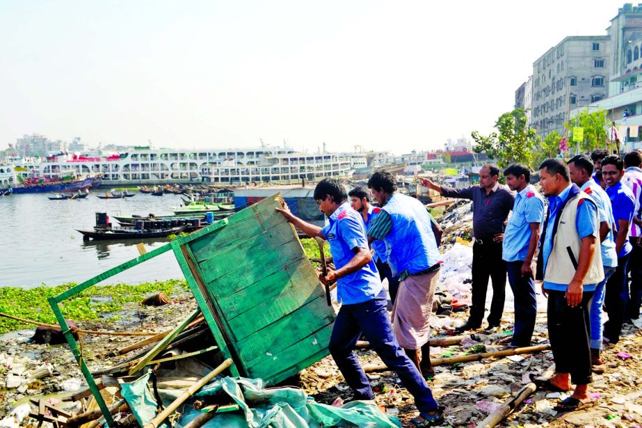 BIWTA evicting illegal structures beside Buriganga River bank. This photo was taken on Thursday.