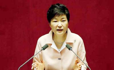 South Korean President Park Geun-hye's approval rating fell to 4 percent.