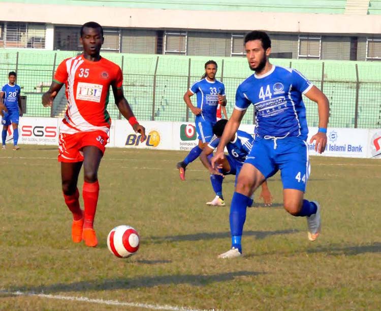 A scene from the match of the JB Group Bangladesh Premier League Football between Sheikh Russel Krira Chakra and Muktijoddha Sangsad Krira Chakra at the MA Aziz Stadium in Chittagong on Saturday.