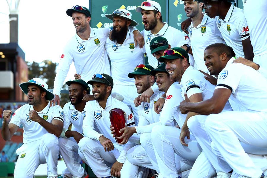 South Africa are all smiles after being handed the series trophy on the 4th day of 3rd Test against Australia at Adelaide on Sunday.