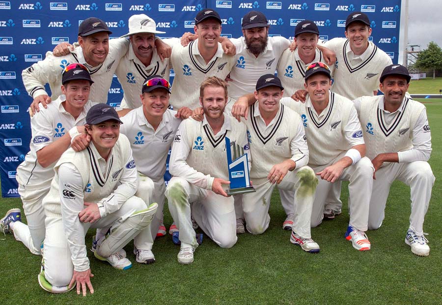 New Zealand pose with the trophy after completing a 2-0 whitewash against Pakistan on the 5th day of 2nd Test at Hamilton on Tuesday.