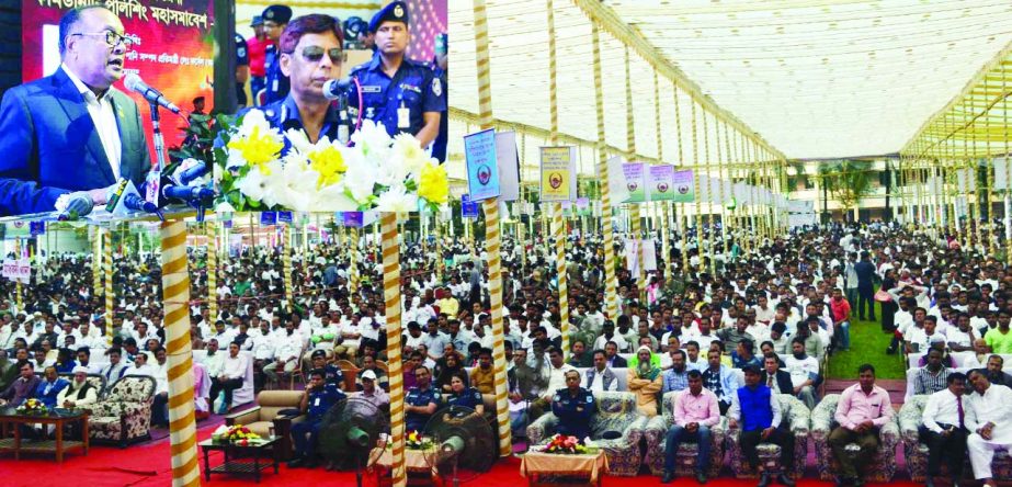 NARSINGDI: State Minister for Water Resources Lt Colonel (Retd) Nazrul Islam Hiro MP (Birpratik) and Inspector General of Police (IGP)AKM Shahidul Hoque addressing a huge gathering of Narsingdi District Community Policing at Police Lines on Monday.