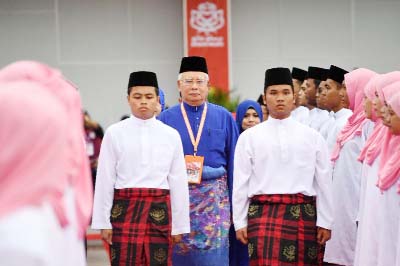 Malaysian Prime Minister Najib Razak Â© inspects a ceremonial guard of honour during the annual congress of his ruling party, the United Malays National Organisation (UMNO)