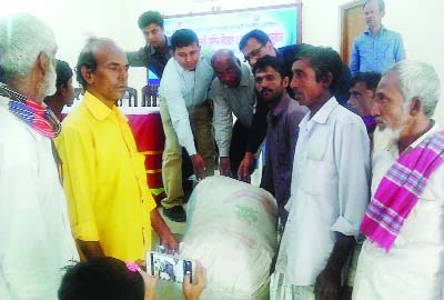 BANCHHARAMPUR(Brahmanbaria): Ms Nurul Islam, Chairman, Banchharampur Upazila distributing sewing machines and nets among the fishermen in Banchharampur organised by Fisheries Development Project, Comilla as Chief Guest yesterday. Among otherS, Md Shawkat