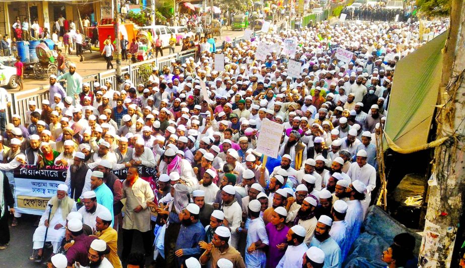 Thousands of Musallies including Hefajat-e-Islam activists brought out a procession from Baitul Mukarram National Mosque protesting killing of Rohingya Muslims in Myanmar. This photo was taken from Paltan area on Thursday.