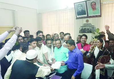 PATUAKHALI: AL supported Patuakhali District Council candidate Khan Moshraaf Hossain submitting nomination papers to Returning Officer on Thursday.