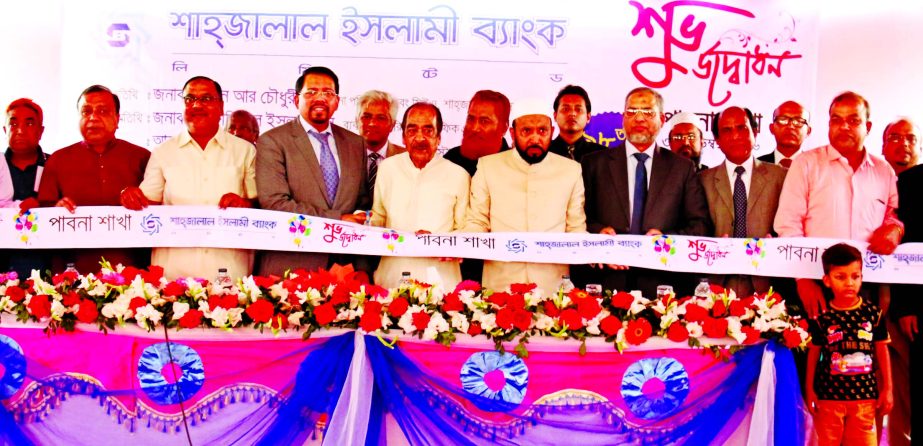 Farman R Chowdhury, Managing Director of Shahjalal Islami Bank Limited inaugurated its' Pabna Branch recently. Abdul Latif Biswas, President of Pabna Chamber of Commerce and Industry and Md Shahjahan Shiraj, Deputy Managing Director of the bank were pres