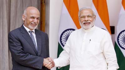 Afghan President Ashraf Ghani shaking hands with Indian Prime Minister Narendra Modi in Amritsar.