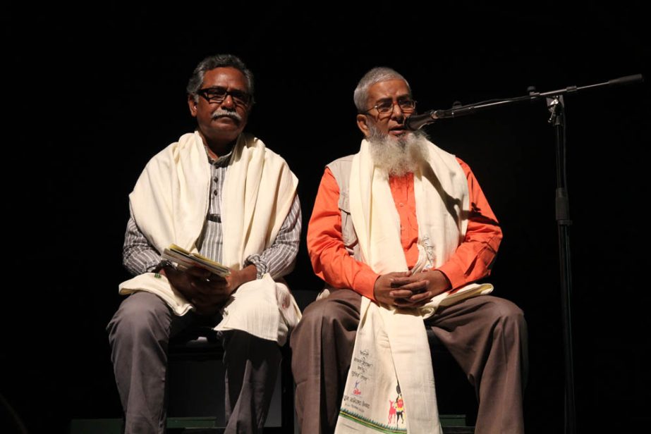 In theatre festival BotTala Rongomela 2016, BotTala has started an award giving ceremony to honor renowned thespians from all eight divisions of the country. As a part of its on December 2, they honoured Munshi Mohammad Ali Rumi of Dhaka Division at Mahil