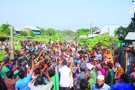 BARISAL : Eviction drive of BIWTA was foiled amid protest of illegal settlers at Rasulpur area in Barisal on Saturday.