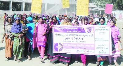 JAMALPUR: People of Bakiganj Upazila brought out a procession protesting repression on women and early marriage organised by CARE Bangladesh and ESDO on Sunday.