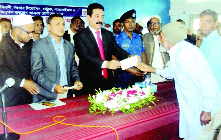 GANGACHARA(Rangpur): State Minister for Local Government and Rural Development and Cooperative Mashiur Rahman Ranga distributing financial aid among the poor people at Gangachara Upazila organised by Social Welfare Directorate on Monday.