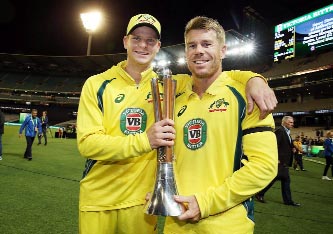 Steve Smith and David Warner of Australia pose with the trophy after winning game three of the One Day International series between Australia and New Zealand at Melbourne Cricket Ground in Melbourne, Australia on Friday.