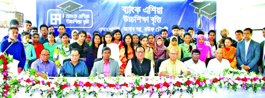 A Rouf Chowdhury, Chairman of Bank Asia Ltd, poses with the recipients of banks' higher studies scholarship at Malkhanagor Degree College auditorium of Sirajdikhan Upazila, Munshigonj recently. Rumee A Hossain, Chairman of the Board Executive Committee o