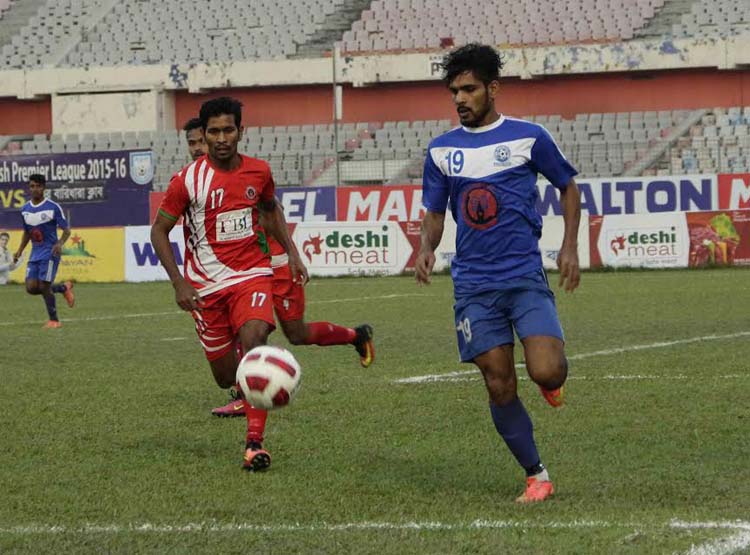 A view of the match of the JB Bangladesh Premier League Football between Uttar Baridhara Club and Muktijoddha Sangsad Krira Chakra at the Bangabandhu National Stadium on Sunday.