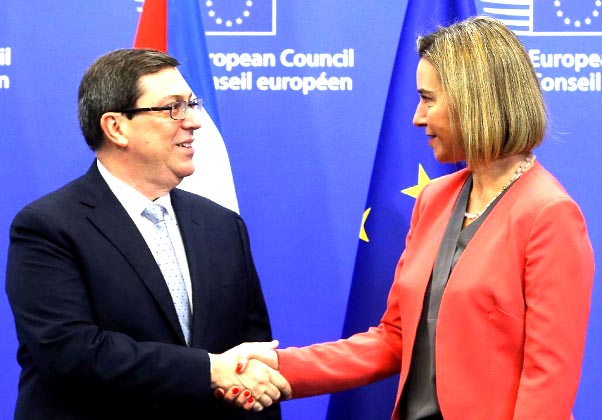 Cuban Foreign Minister Bruno Rodriguez Parrilla (left) meets EU foreign affairs chief Federica Mogherini in Brussels on Monday.