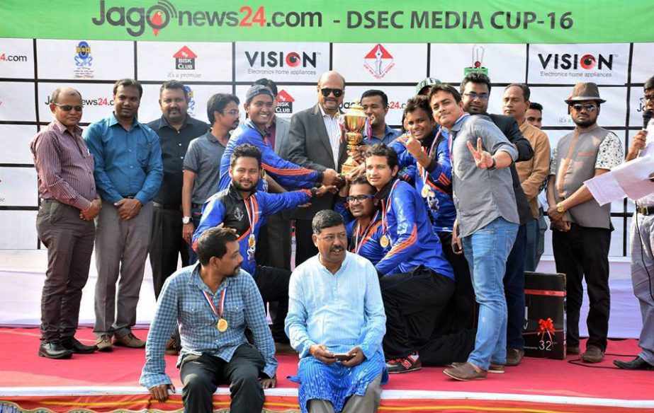 Members of Jamuna TV, the champions of the Jagonews24.com-DSEC Media Cup Cricket with the guests and officials of Dhaka Sub Editors Council (DSEC) pose for a photograph at the Moulana Bhashani National Hockey Stadium on Wednesday.