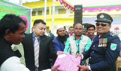 MANIKGANJ: Md Shafiur Rahman, UNO , Daulatpur Upazila distributing prizes among the winners of sports competition in observance of the Victory Day on Friday.