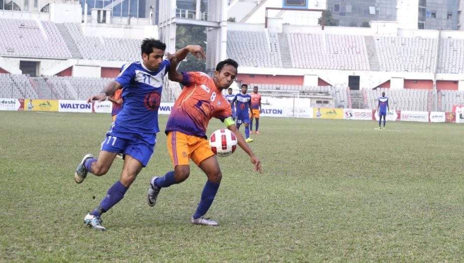 A moment of the JB Bangladesh Premier League Football match between Brothers Union and Uttar Baridhara at Bangabandhu National Stadium on Sunday.