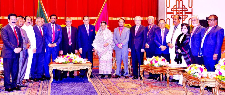 President Abdul Hamid poses for photograph with a delegation of Jatiya Party led by its Chairman Hussain Muhammad Ershad at Bangabhaban on Tuesday when the team called on him (President) on formation of Election Commission.