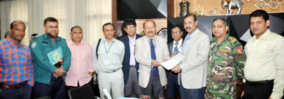 CCC Mayor A J M Nasir Uddin receiving cheque from Engr AKM Fazlullah, MD, Chittagong WASA at Nagar Bhaban yesterday.