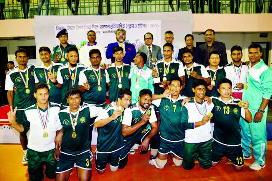 Members of Bangladesh Police Handball Club, the champions of the Men's Division of the Niaz-Udayan Builders Victory Day Handball Competition with the guest and officials of Bangladesh Handball Federation pose for a photograph at the Shaheed (Captain) M M