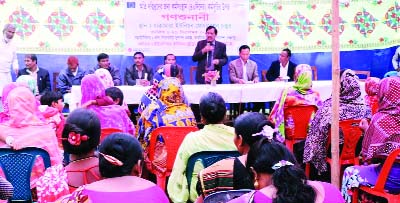 PANCHAGARH: Deputy Director of Social Service Department Siddikur Rahman addressing a public hearing on 40-day Employment General Project in panchagarh on Wednesday.