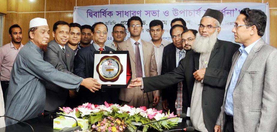 Vice Chancelor of Veterinary University Prof Dr. Goutam Das was accorded a reception by Officersâ€™ Samity yesterday for fulfilling two years term and his outstanding contribution for the University.