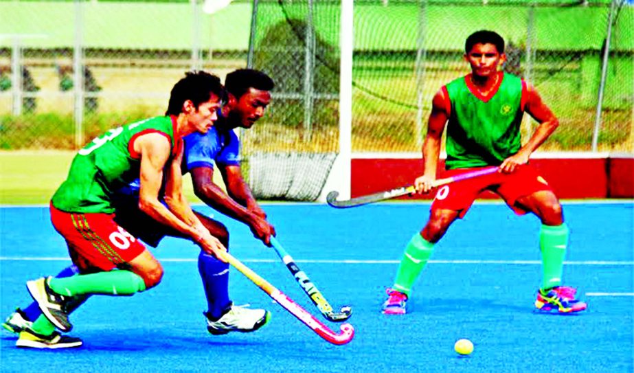 A moment of the match of the Marcel Victory Day Hockey Competition between Bangladesh Army and Bangladesh Navy at the Moulana Bhashani National Hockey Stadium on Thursday.
