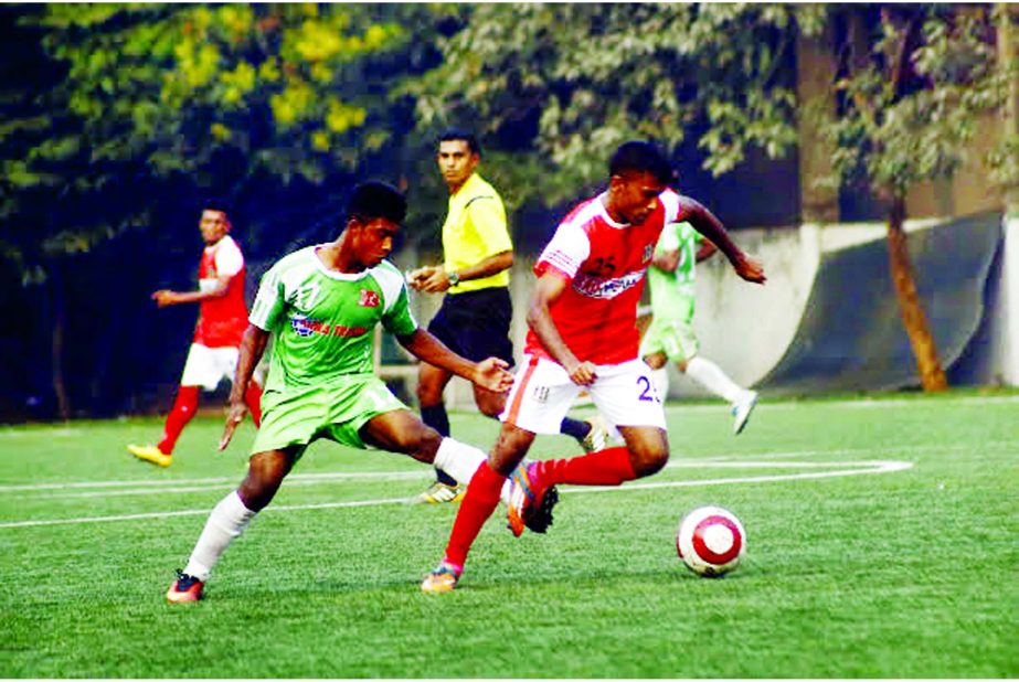 A scene from the match of the Marcel Bangladesh Championship League Football between Saif Sporting Club Limited and Kawran Bazar Progoti Sangha at the Bir Shreshtha Shaheed Sepoy Mohammad Mostafa Kamal Stadium in Kamalapur on Friday. The match ended in a