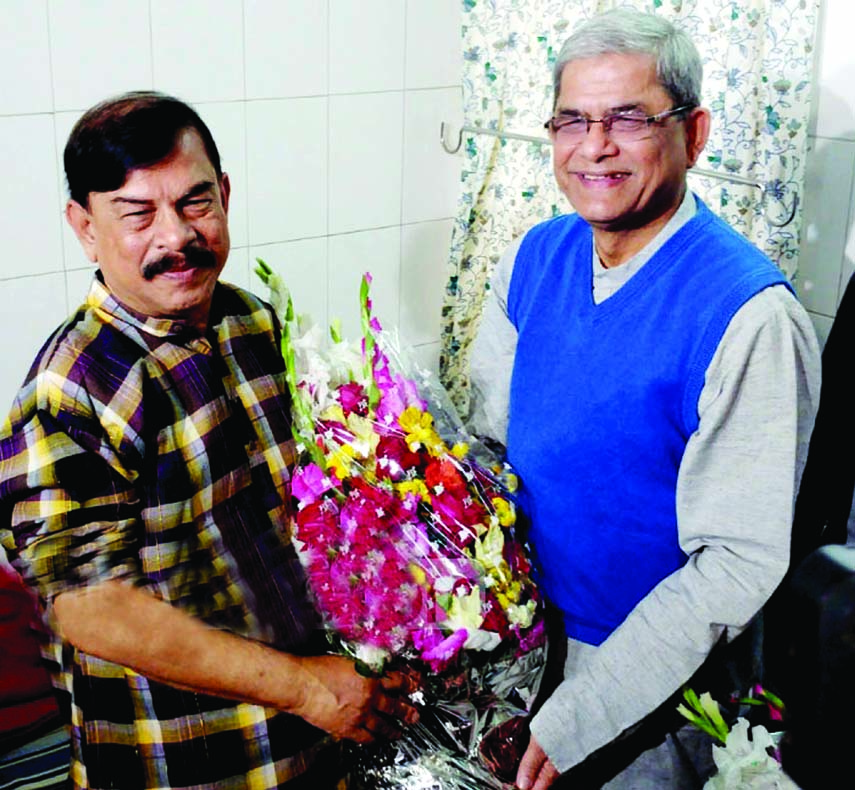 BNP Secretary General Mirza Fakhrul Islam Alamgir visited Convenor of Nagorik Committee Mahmudur Rahman Manna at BSMMU on Saturday.