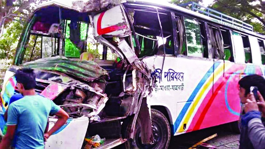 Two people were killed and 20 injured as two buses collided head-on on Munshiganj-Dhaka Highway on Saturday. This photo was taken from Keyotkhali area of Srinagar Upazila.