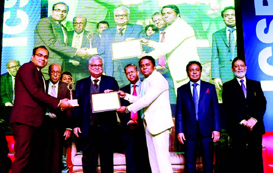Paramount Textile Limited recently won the "3rd ICSB National Award 2015" in Textile & RMG Companies sector for Corporate Governance Excellence. A.H.M Habibur Rahman, Director of the Company received the award from Dr. Mashiur Rahman, Economic Affairs A