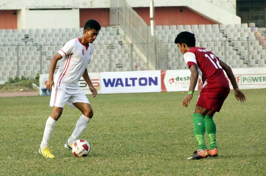 A moment of the match of the JB Bangladesh Premier League Football between Team BJMC and Feni Soccer Club at the Bangabandhu National Stadium on Tuesday. Team BJMC won the match 2-1.