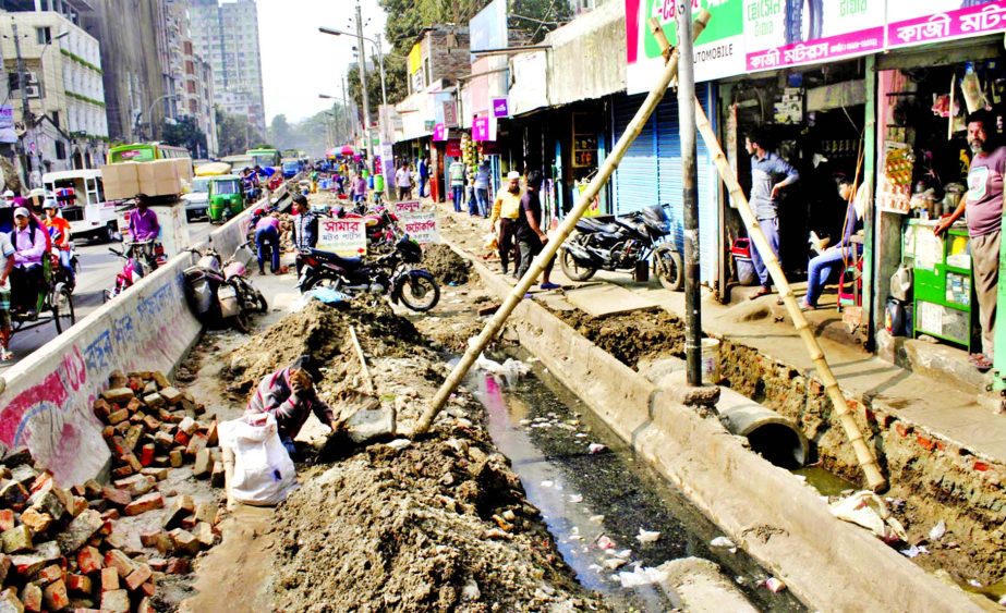 Road digging in city a regular feature. DMCH patients have been facing immense sufferings as no vehicles and ambulances are available at an emergency time there. This photo was taken from the 2nd gate of the hospital on Tuesday.