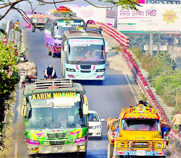Overtaking inviting frequent accident in a regular feature in the city's overbridges and highways. This photo was taken from Dhaka-Mawa Highway on Wednesday.