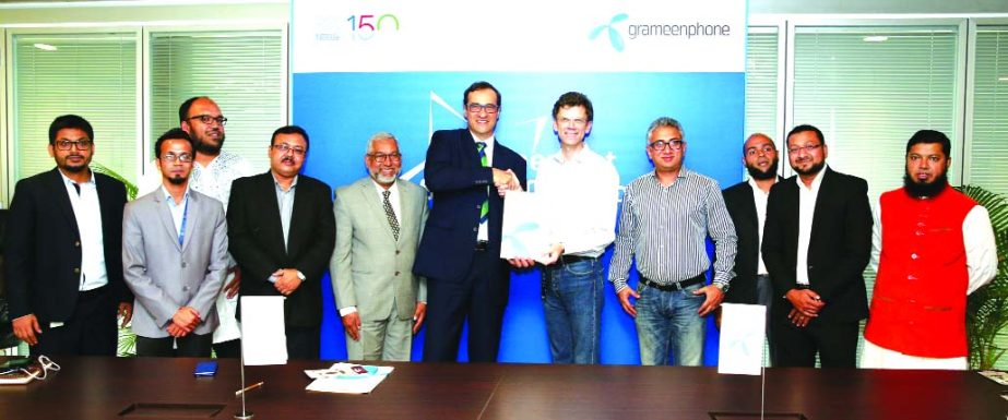 Petter B Furberg, CEO of Grameenphone (GP) and Stephane Norde, Managing Director of Nestle Bangladesh Ltd exchanging documents after signing an agreement in the city recently. Under the deal, GP's Star Customers will enjoy 15 percent discount for buying
