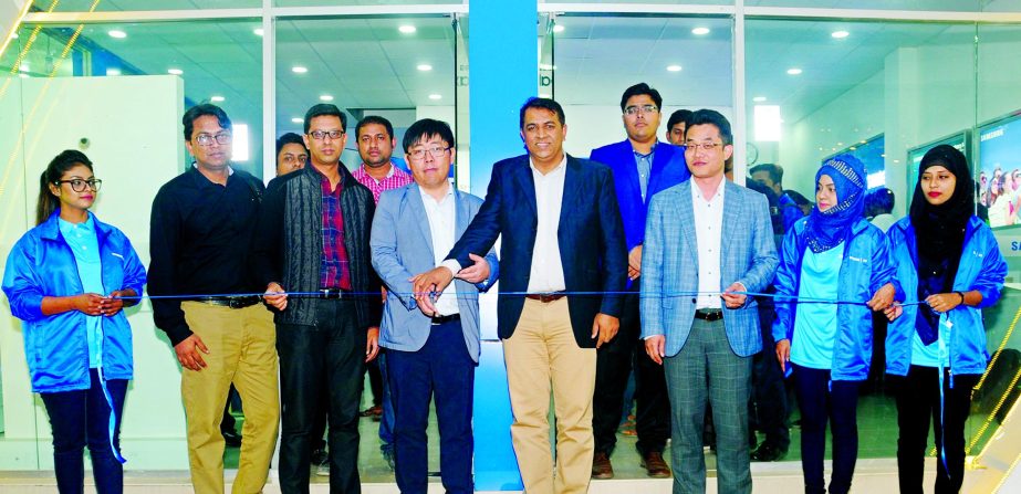 Seungwon Youn, Managing Director, Young-Woo Lee, General Manager of Samsung Bangladesh were present in the inaugural programme of Samsung Pavilion in the Dhaka International Trade Fair (DITF)-2017 recently. Samsung Bangladesh's premium pavilion at DITF w