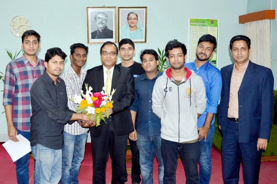 Prof Dr Md Rafiqul Alam, VC, Chittagong University of Engineering and Technology (CUET) greeting newly- elected office-bearers of CUET Journalists' Association yesterday.