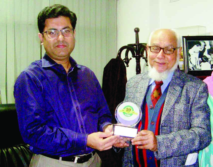Barrister Sheikh Fazle Noor Taposh, MP receiving 'Sebok Rajnitik' 'Man of the Year 2016' honorary crest from DORP initiated by Ma-Sapna Foundation on 31st Dec, 2016 at Dhanmondi Office in the city from AHM Nouman, founder, DORP and Gusi Peace Prize Re