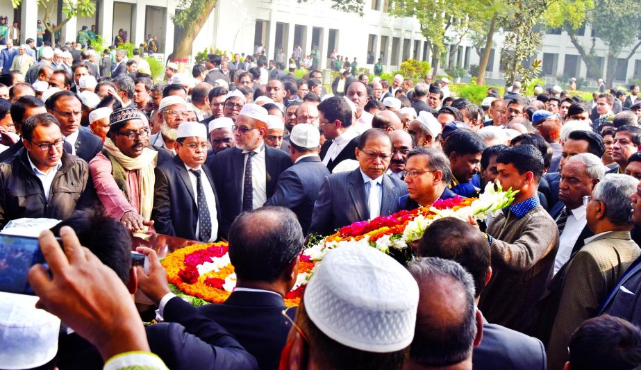 Chief Justice Surendra Kumar Sinha, Law Minister Anisul Huq among other judges and lawyers paying last respects to Justice Bazlur Rahman by placing wreaths on his coffin at High Court premises on Monday.